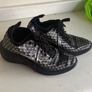Nike Black Silver Geometric Athletic Shoes